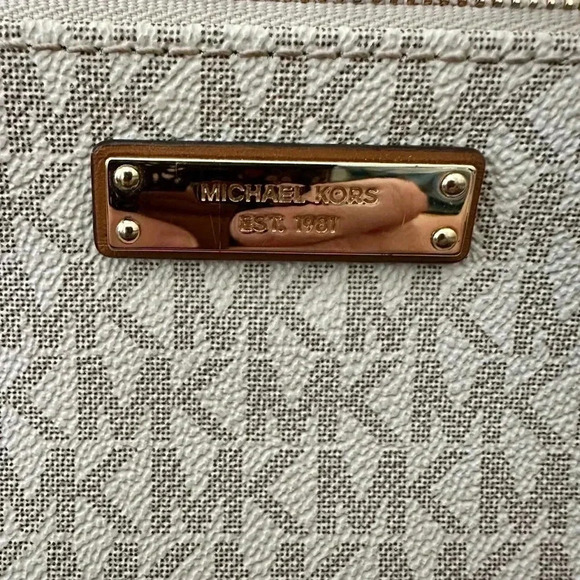 Michael Kors Small Handbag/Wristlet - Picture 4 of 11